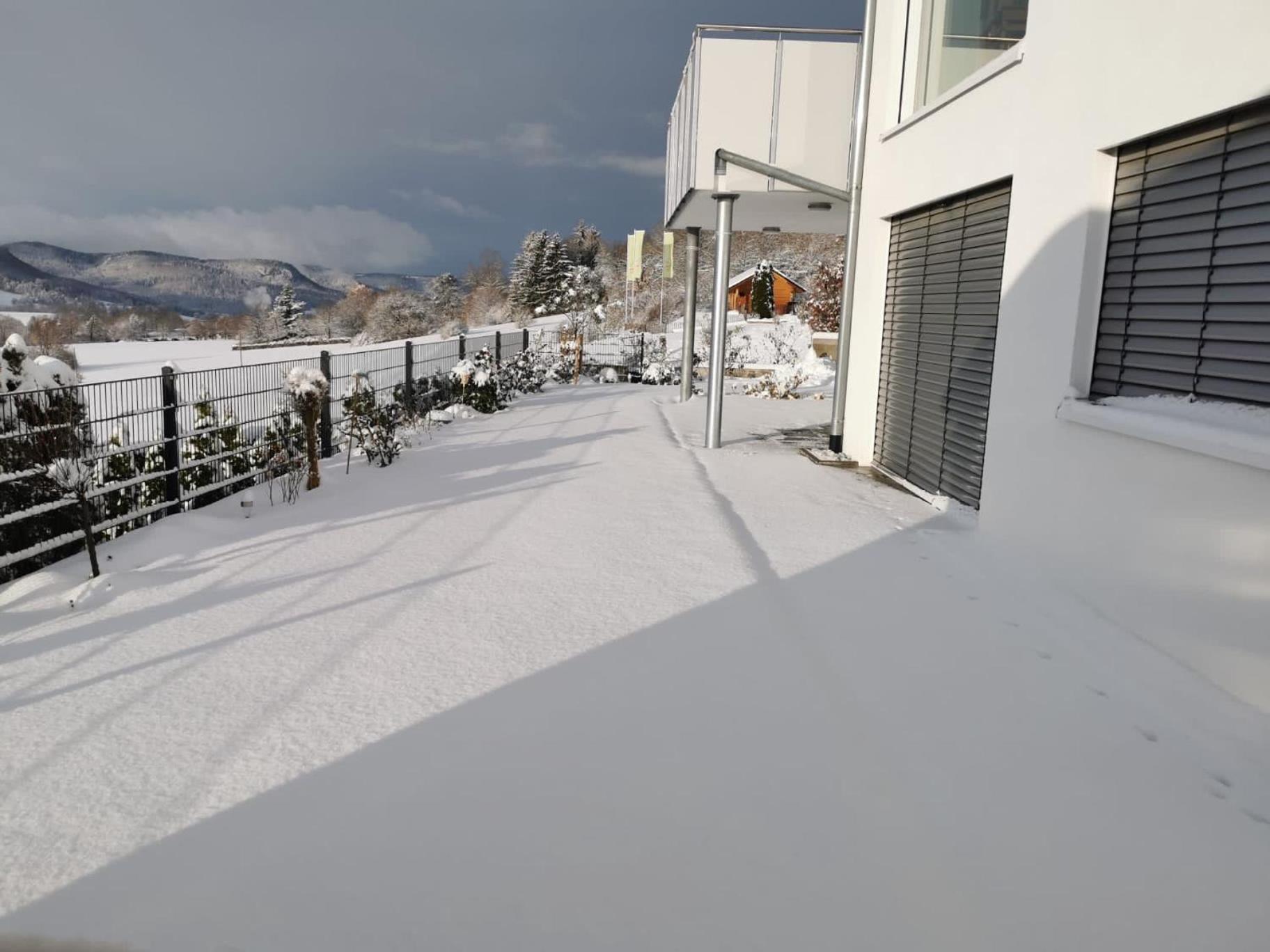 Appartamento Atemberaubender Ausblick Mit Premium-Wanderwegen Vor Der Haustuer Albstadt Esterno foto